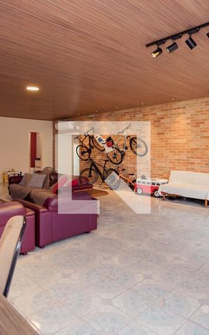 Casa à venda com 413m², 3 quartos e 4 vagasSala