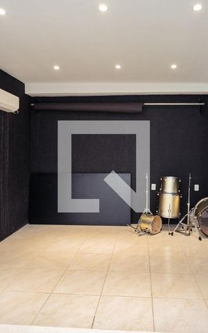 Casa à venda com 413m², 3 quartos e 4 vagasSala 8