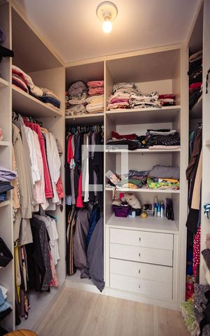 Casa à venda com 413m², 3 quartos e 4 vagasCloset da suíte