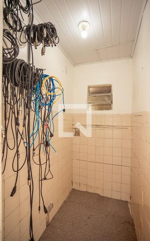 Casa à venda com 413m², 3 quartos e 4 vagasBanheiro 2
