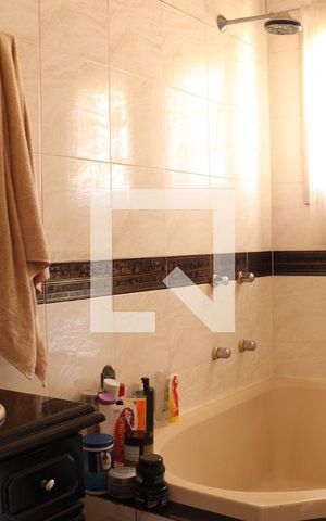 Casa à venda com 350m², 3 quartos e 2 vagasBanheiro