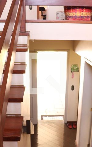 Casa à venda com 350m², 3 quartos e 2 vagasEscada