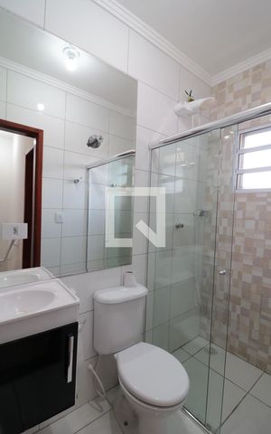 Casa de condomínio à venda com 56m², 2 quartos e 1 vagaBanheiro Social