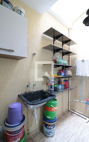 Casa de condomínio à venda com 56m², 2 quartos e 1 vagaArea de serviço 