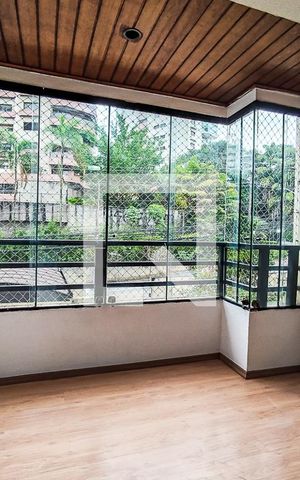 Apartamento à venda com 86m², 3 quartos e 2 vagas Apartamento à venda com 86m², 3 quartos e 2 vagasVaranda