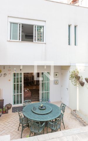 Casa à venda com 220m², 3 quartos e 2 vagasQuintal