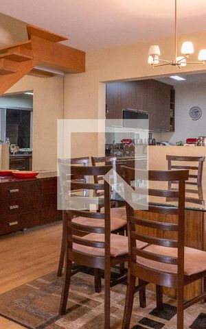 Casa à venda com 220m², 3 quartos e 2 vagasSala