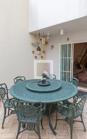 Casa à venda com 220m², 3 quartos e 2 vagasQuintal