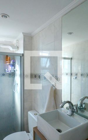 Apartamento à venda com 65m², 2 quartos e 2 vagas Apartamento à venda com 65m², 2 quartos e 2 vagasBanheiro