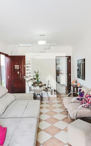 Casa à venda com 185m², 3 quartos e 3 vagas Casa à venda com 185m², 3 quartos e 3 vagasSala