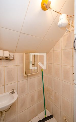 Casa à venda com 900m², 4 quartos e 3 vagas Casa à venda com 900m², 4 quartos e 3 vagasBanheiro de Serviço
