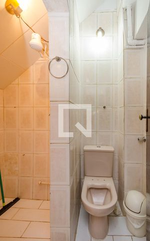 Casa à venda com 900m², 4 quartos e 3 vagas Casa à venda com 900m², 4 quartos e 3 vagasBanheiro de Serviço