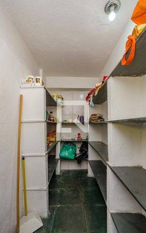 Casa à venda com 900m², 4 quartos e 3 vagas Casa à venda com 900m², 4 quartos e 3 vagasDespensa