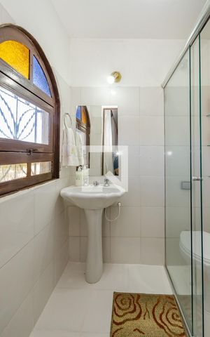 Casa à venda com 900m², 4 quartos e 3 vagas Casa à venda com 900m², 4 quartos e 3 vagasBanheiro Suíte 1