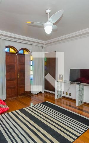 Casa à venda com 900m², 4 quartos e 3 vagas Casa à venda com 900m², 4 quartos e 3 vagasSuíte 1