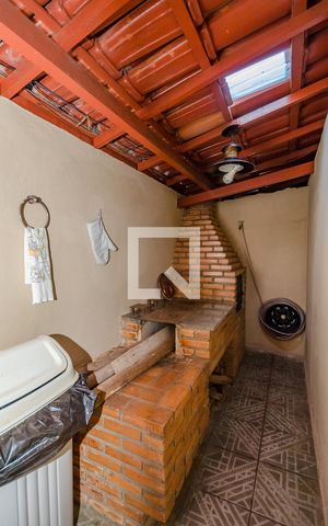 Casa à venda com 900m², 4 quartos e 3 vagas Casa à venda com 900m², 4 quartos e 3 vagasCozinha