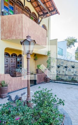 Casa à venda com 900m², 4 quartos e 3 vagas Casa à venda com 900m², 4 quartos e 3 vagasVaranda da Sala