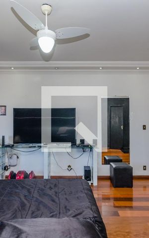 Casa à venda com 900m², 4 quartos e 3 vagas Casa à venda com 900m², 4 quartos e 3 vagasSuíte 4