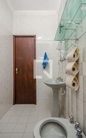 Casa à venda com 900m², 4 quartos e 3 vagas Casa à venda com 900m², 4 quartos e 3 vagasBanheiro Suíte 2