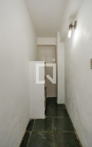 Casa à venda com 900m², 4 quartos e 3 vagas Casa à venda com 900m², 4 quartos e 3 vagasQuarto de Serviço