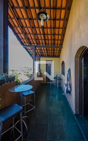 Casa à venda com 900m², 4 quartos e 3 vagas Casa à venda com 900m², 4 quartos e 3 vagasVaranda da Sala de jogos