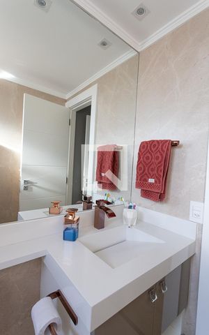 Apartamento à venda com 68m², 3 quartos e 2 vagas Apartamento à venda com 68m², 3 quartos e 2 vagasBanheiro da Suíte
