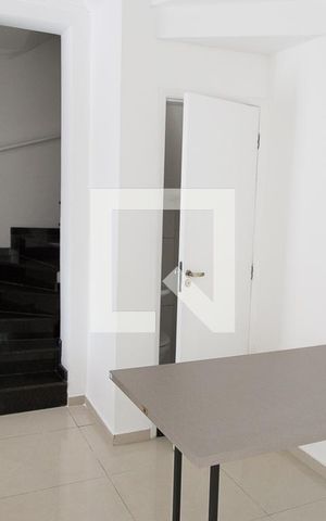 Casa de condomínio à venda com 83m², 2 quartos e 2 vagasSala