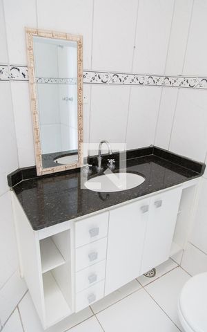 Casa de condomínio à venda com 83m², 2 quartos e 2 vagasBanheiro do Quarto 1