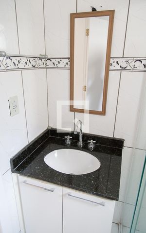 Casa de condomínio à venda com 83m², 2 quartos e 2 vagasBanheiro do Quarto 2