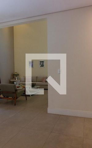 Casa de condomínio à venda com 412m², 5 quartos e 4 vagas Casa de condomínio à venda com 412m², 5 quartos e 4 vagasSala de Estar