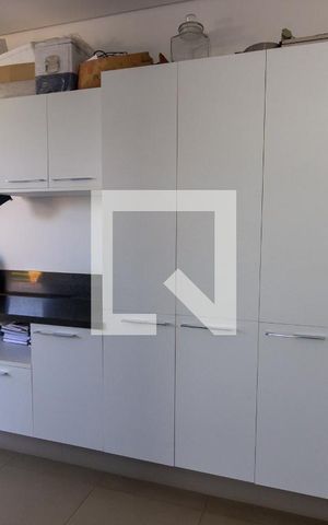 Casa de condomínio à venda com 412m², 5 quartos e 4 vagas Casa de condomínio à venda com 412m², 5 quartos e 4 vagasÁrea de Serviço