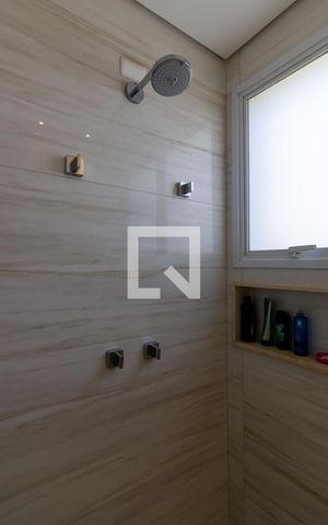 Casa de condomínio à venda com 412m², 5 quartos e 4 vagas Casa de condomínio à venda com 412m², 5 quartos e 4 vagasBanheiro da Suíte 5