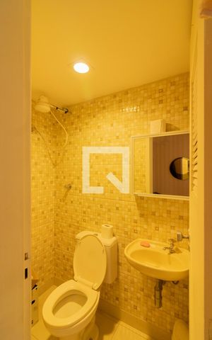 Apartamento à venda com 430m², 4 quartos e 4 vagas Apartamento à venda com 430m², 4 quartos e 4 vagasBanheiro de Serviço