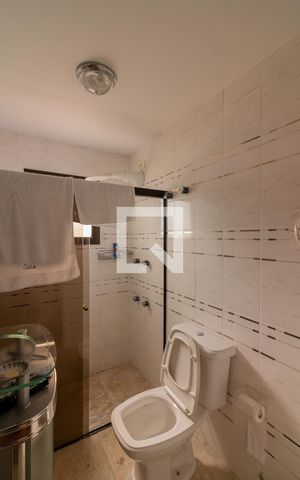 Apartamento à venda com 430m², 4 quartos e 4 vagas Apartamento à venda com 430m², 4 quartos e 4 vagasBanheiro Suíte 2