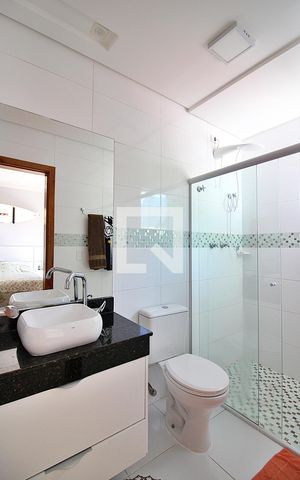 Casa à venda com 286m², 3 quartos e 4 vagasBanheiro do Quarto 2 - Suíte