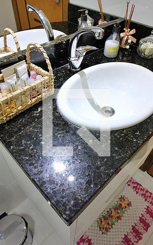 Casa à venda com 286m², 3 quartos e 4 vagasBanheiro Social