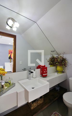 Casa à venda com 286m², 3 quartos e 4 vagasLavabo da Sala