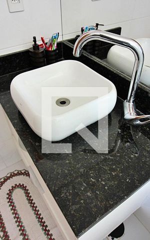 Casa à venda com 286m², 3 quartos e 4 vagasBanheiro do Quarto 2 - Suíte