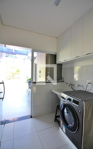 Casa à venda com 286m², 3 quartos e 4 vagasLavanderia