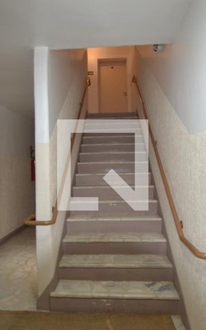 Apartamento à venda com 80m², 2 quartos e sem vagaEscada de acesso 