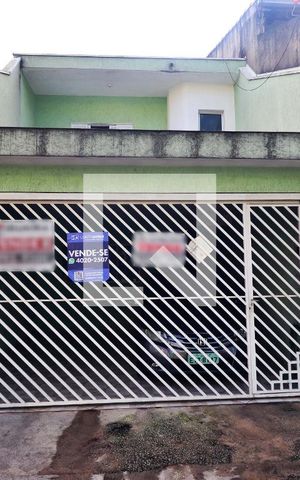 Casa à venda com 125m², 3 quartos e 2 vagasFachada