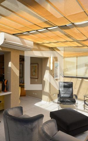 Apartamento à venda com 270m², 3 quartos e 4 vagas Apartamento à venda com 270m², 3 quartos e 4 vagasVaranda da Sala