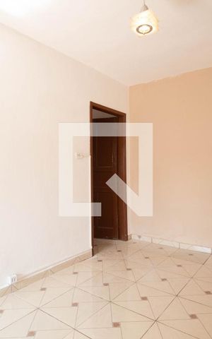 Casa para alugar com 30m², 1 quarto e sem vaga Casa para alugar com 30m², 1 quarto e sem vagaSala