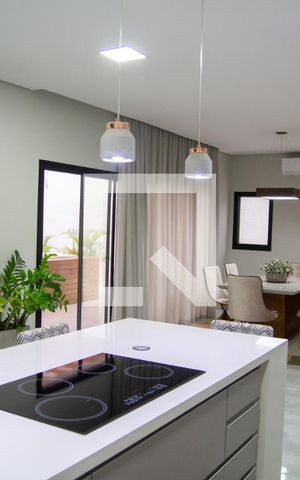 Casa à venda com 190m², 2 quartos e 4 vagas Casa à venda com 190m², 2 quartos e 4 vagasCozinha