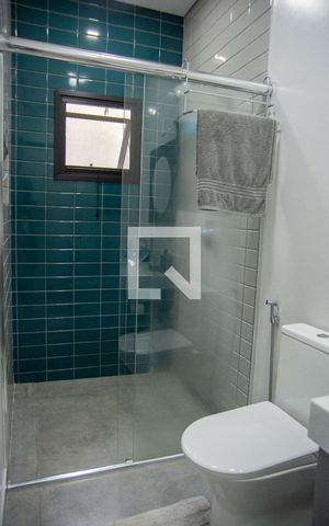 Casa à venda com 190m², 2 quartos e 4 vagas Casa à venda com 190m², 2 quartos e 4 vagasBanheiro da Suíte 1