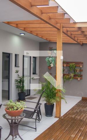 Casa à venda com 190m², 2 quartos e 4 vagas Casa à venda com 190m², 2 quartos e 4 vagasQuintal