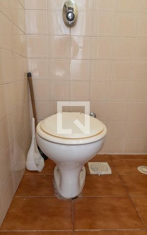 Apartamento à venda com 140m², 3 quartos e 2 vagas Apartamento à venda com 140m², 3 quartos e 2 vagasBanheiro de Serviço