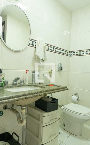 Apartamento à venda com 140m², 3 quartos e 2 vagas Apartamento à venda com 140m², 3 quartos e 2 vagasBanheiro Social