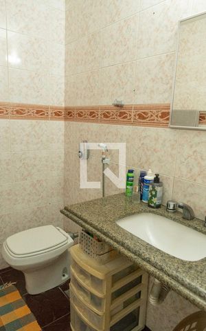 Apartamento à venda com 140m², 3 quartos e 2 vagas Apartamento à venda com 140m², 3 quartos e 2 vagasBanheiro da Suíte