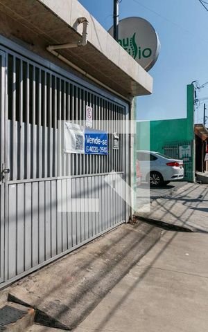Casa à venda com 180m², 3 quartos e 1 vaga Casa à venda com 180m², 3 quartos e 1 vagaFachada